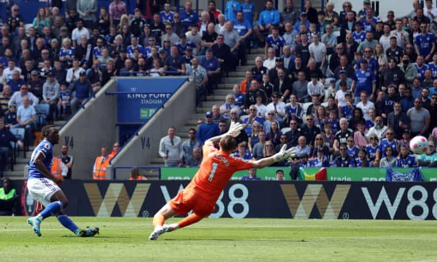Patson Daka scores past Jordan Pickford