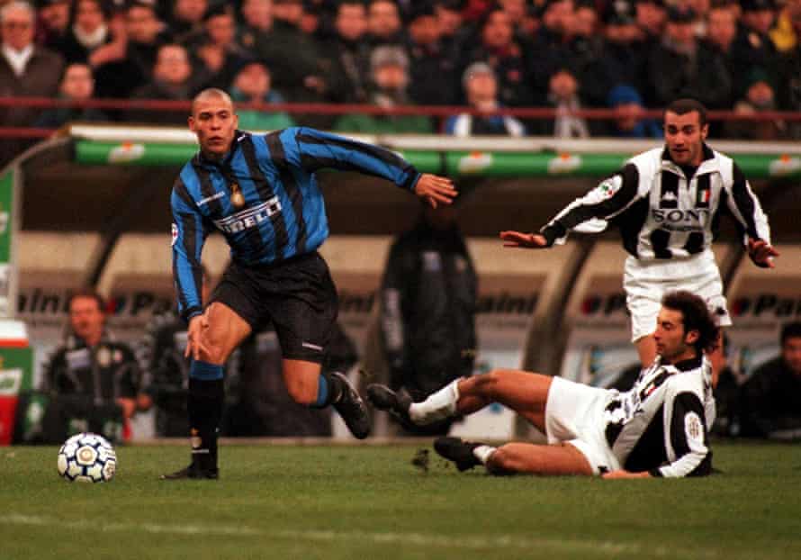 Ronaldo învinge provocarea lui Mark Iuliano de la Juventus
