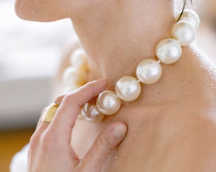 Hot Girls Pearls Ivory White Cooling Necklace