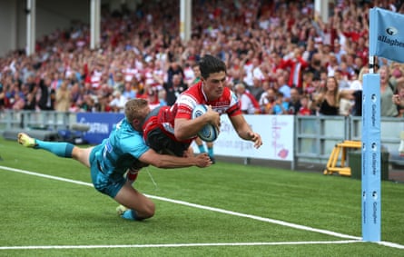 Gloucester’s Louis Rees-Zammit scores a try against Bath in September 2022.
