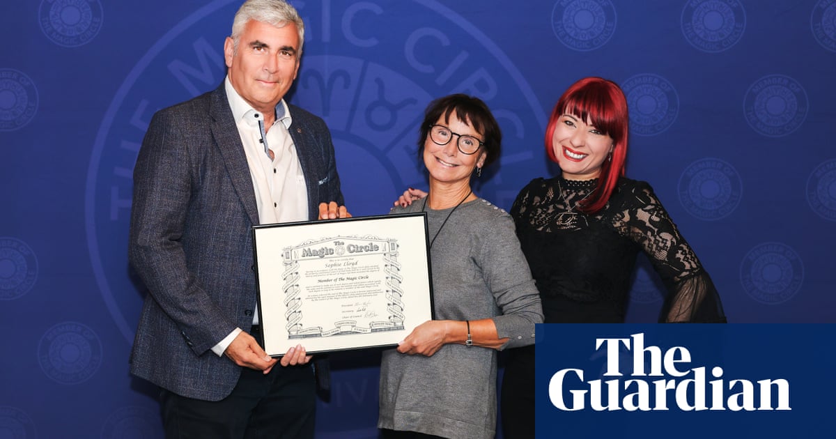 Magic Circle readmits magician who disguised herself as a man, 30 years later