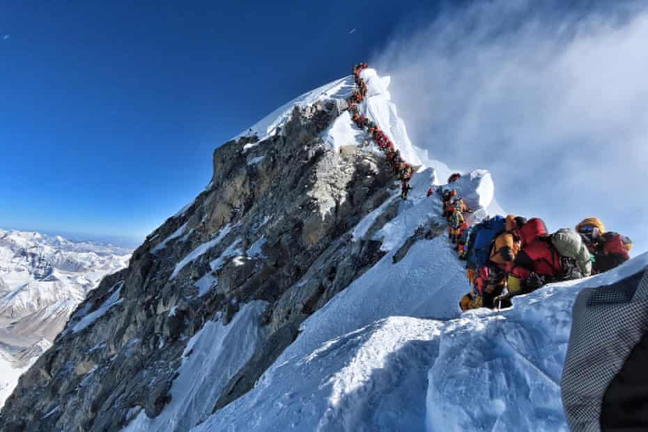 Climbers lining up to reach the summit of Mount Everest