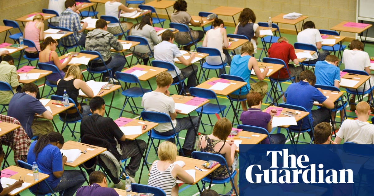 Government piling debt on to future graduates in England, analysis finds
