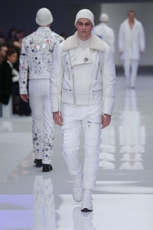 Versace’s autumn/winter 2016 menswear show
