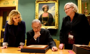 Sara dhe Benjamin Netanjahu vizitojnë Muzeun Britanik në 2015.