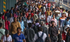 A crowded train platform in Mumbai, India