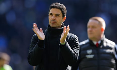 Mikel Arteta applauds the Arsenal supporters