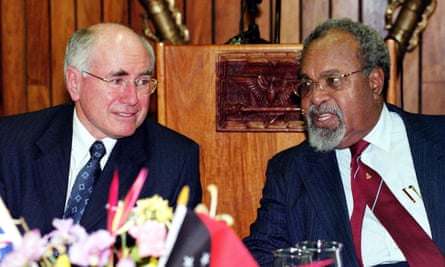 Sir Michael Somare speaking with Australian Prime Minister John Howard in 2002. Somare is credited with leading Papua New Guinea to its independence from Australia.