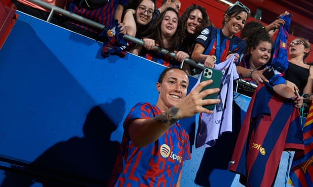 Lucy Bronze gets her selfie on with fans.