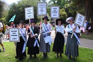 Manifestantes climáticos em Kimberley Park durante a 47ª Cúpula do G7.