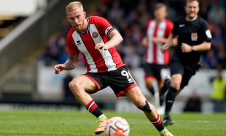 Oli McBurnie in preseason action for Sheffield United.