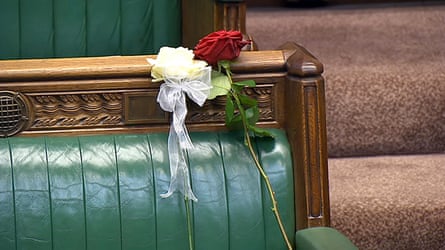 Jo Cox shootingA white and red rose lie on Jo Cox’s empty seat in the House of Commons, London, as MPs gather to pay tribute to her. PRESS ASSOCIATION Photo. Picture date: Monday June 20, 2016. See PA story POLITICS MP. Photo credit should read: PA Wire
