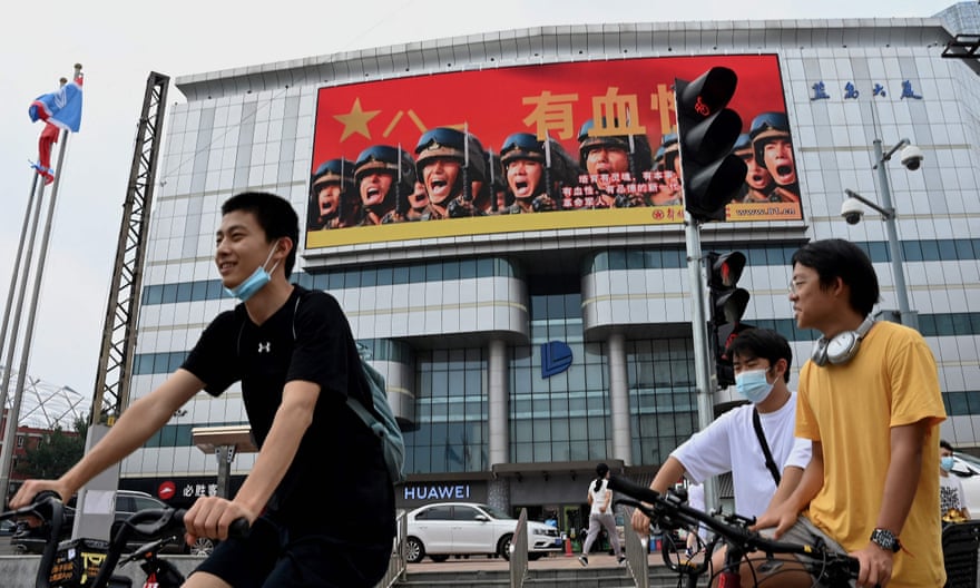 Una promoción para el Ejército Popular de Liberación en un edificio en Beijing