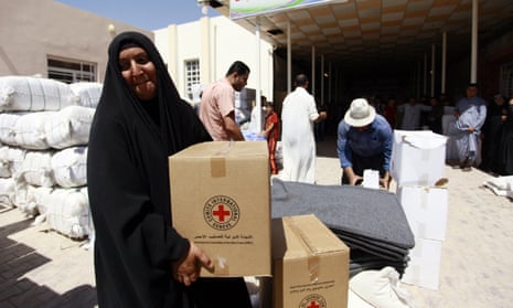 The Red Cross distributes aid to displaced Iraqis in Najaf.
