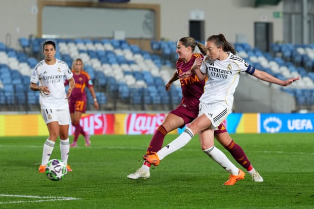 Maya Le Tissier celebra gol de pênalti pelo Manchester United na Champions League
