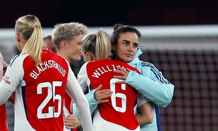 Women's Super League - Arsenal v Brighton & Hove Albion<br>Soccer Football - Women's Super League - Arsenal v Brighton & Hove Albion - Emirates Stadium, London, Britain - November 8, 2024
Arsenal manager Renee Slegers and Leah Williamson celebrate after the match Action Images via Reuters/Andrew Couldridge