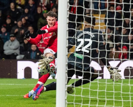 Nathan Broadhead putting his shot past the keeper