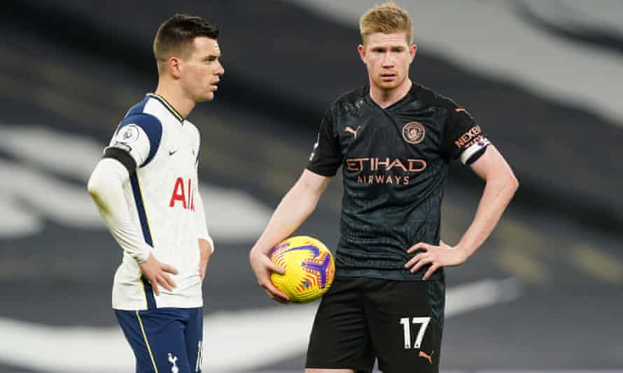 Manchester City’s star act Kevin De Bruyne (right).