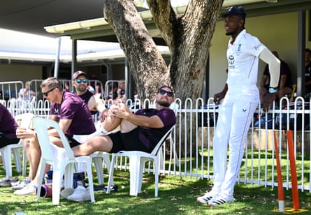 Brendon McCullum speaks to Jofra Archer at Lilac Hill