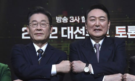 Presidential candidates Lee Jae-myung, left, and Yoon Suk-yeol.