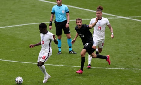 Bukayo Saka and Kalvin Phillips outnumber Thomas Müller as England drive forward against Germany.