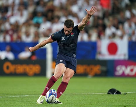 England's George Ford misses a penalty.
