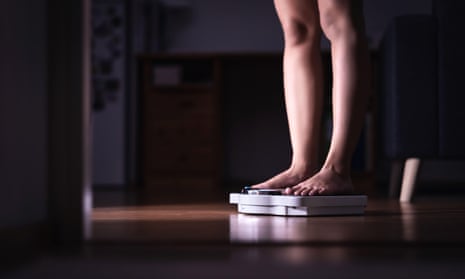 Obese teens can crash diet safely if monitored by a dietitian, study finds