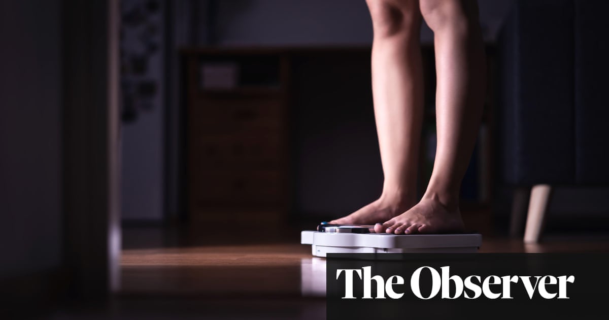 Obese teens can crash diet safely if monitored by a dietitian, study finds