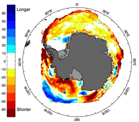 Map of Antarctica showing the duration in days of sea ice around the continent between February 2022 and February 2023 compared with the long-term average between 1981/82 and 2010/11. Red shows areas where ice was absent for longer than usual, and blue shows were ice was present for longer.