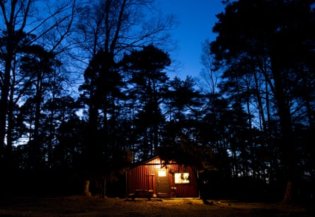 Nåttarö - wooden cabins with deer around at dusk.