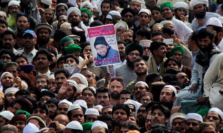 Supporters of Mumtaz Qadri during his funeral.