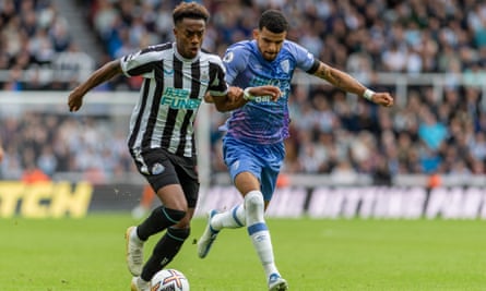 Newcastle’s Joe Willock takes on Bournemouth’s Dominic Solanke.