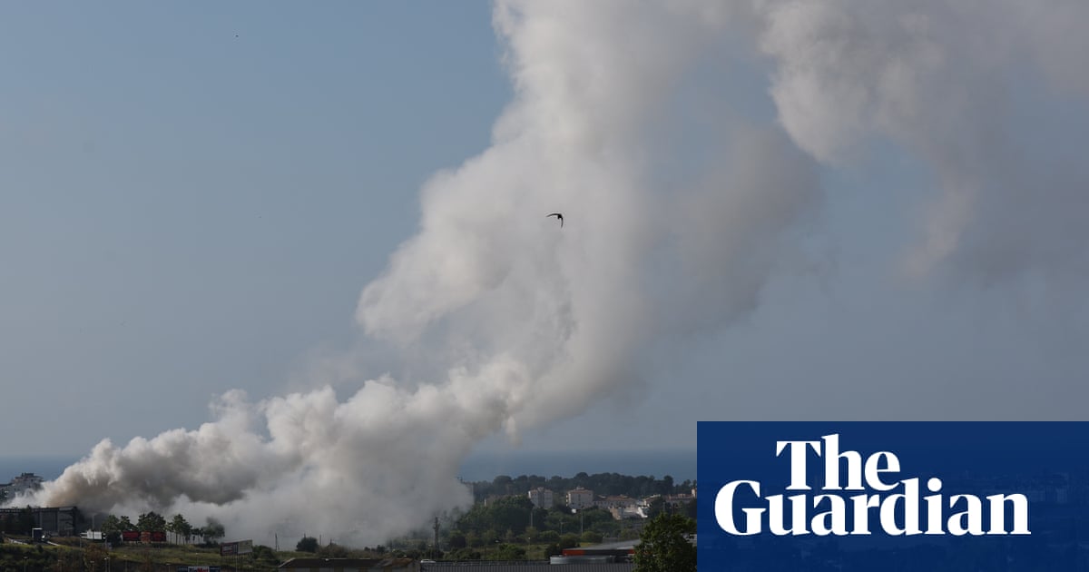 Toxic chlorine cloud near Barcelona confines more than 160,000 indoors