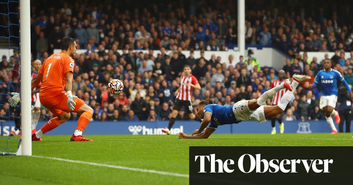Everton comeback downs Southampton and gets Benítez off to winning start