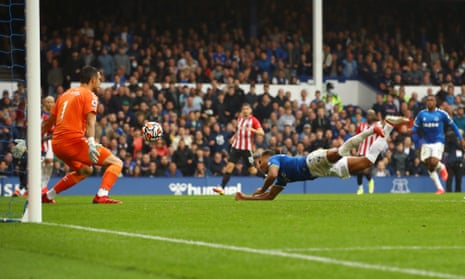 Dominic Calvert-Lewin scores Everton’s third goal against Southampton