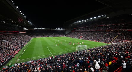 Manchester United attack the Liverpool goal