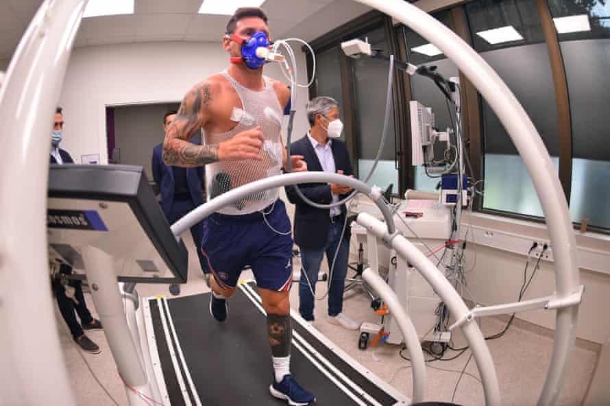 ‘Perfect harmony’: Lionel Messi seals PSG move as he signs two-year contract | Lionel Messi 2 Lionel Messi undergoes his medical tests in Paris.