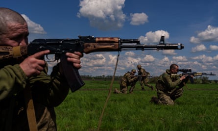 Ukrainian soldiers training