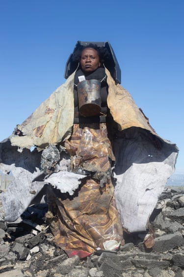 Lindeka Qampi, ItapetiQampi’s photographs express the poetry and politics ofthe ‘ordinary act’ and therein the potential of imagining new possibilities for the future. Qampi’swork is part of collections in North-West University Gallery Collection (Potchefstroom, SouthAfrica), Museum of Modern Art (San Francisco, United States) and the University of Cape Town(Cape Town, South Africa). Her awards include the Mbokodo Award (2015) in the category“Creative Photographer” and the Brave Award (2016) with Muholi, acknowledging their outreach