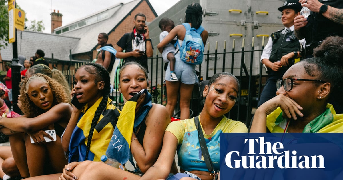Quiet in the bustle: intimacy at Notting Hill carnival photo essay