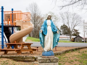 In the rural area of Ste. Genevieve County, faith and family are the centre of life. In Zell, for example, there is a statue of the Virgin Mary placed next to the playground of the Catholic St. Joseph School.