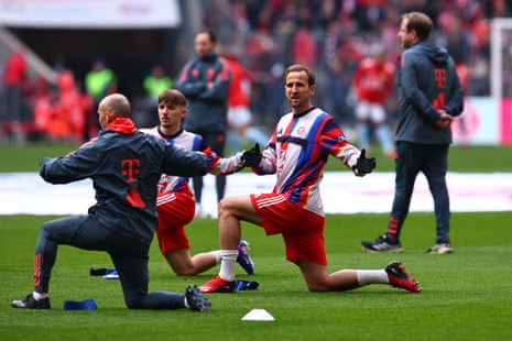 Harry Kane warms up.