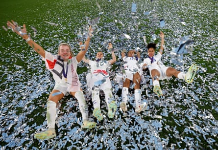 Lauren Hemp, Lucy Bronze, Nikita Parris and Demi Stokes enjoy the moment