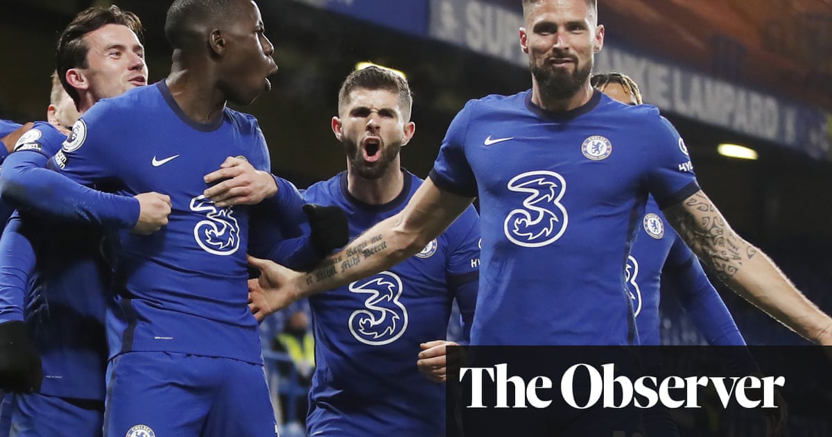 Giroud on target as Chelsea go top after coming from behind to beat Leeds