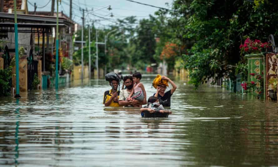 Residents of Java, Indonesia, evacuate their homes, December 2020.