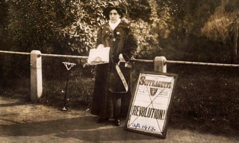 Princess Sophia Duleep Singh sells suffragette subscriptions in 1913