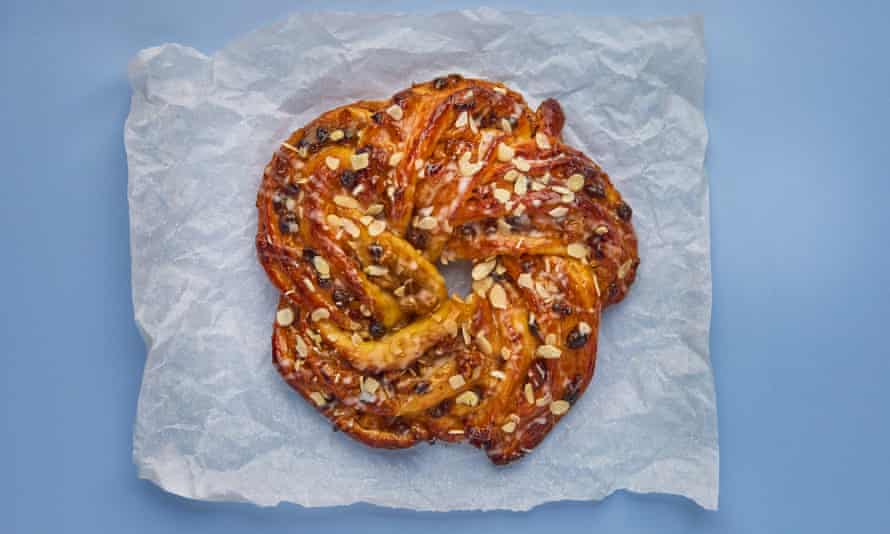 Paul's apricot couronne