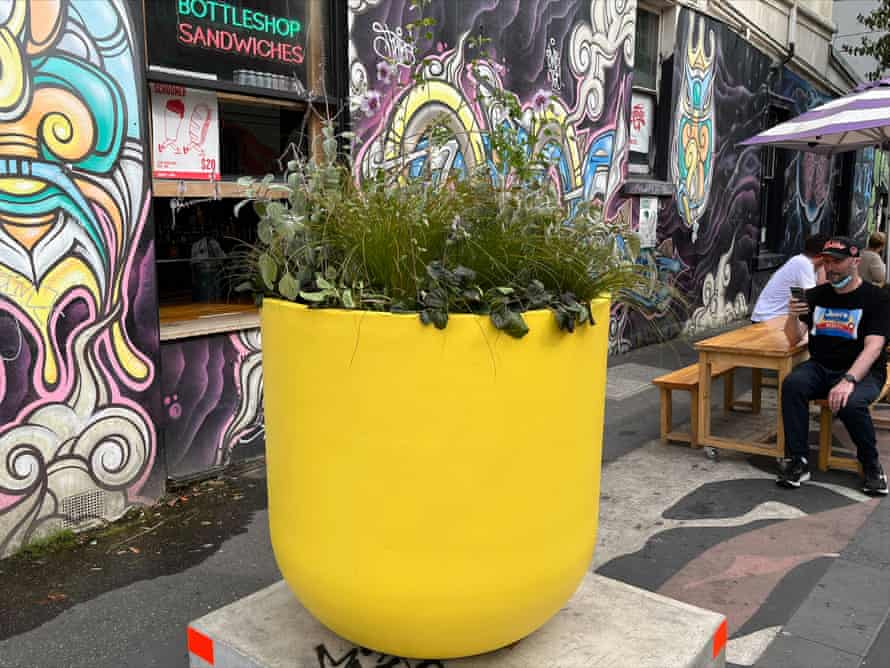 A giant yellow flower pot has replaced the $22,000 vandalised fibreglass banana statue on Rose St in Fitzroy, Melbourne.