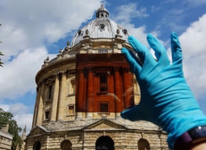 Scientists at Oxford University have developed a solvent system with reduced toxicity that can be used in the manufacture of perovskite solar cells.