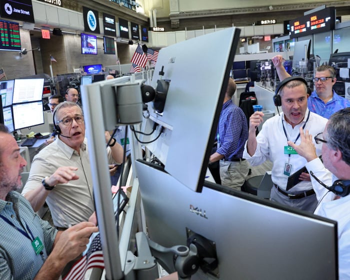 Tech sell-off drives US markets down by nearly $1tn after subpar earnings reports